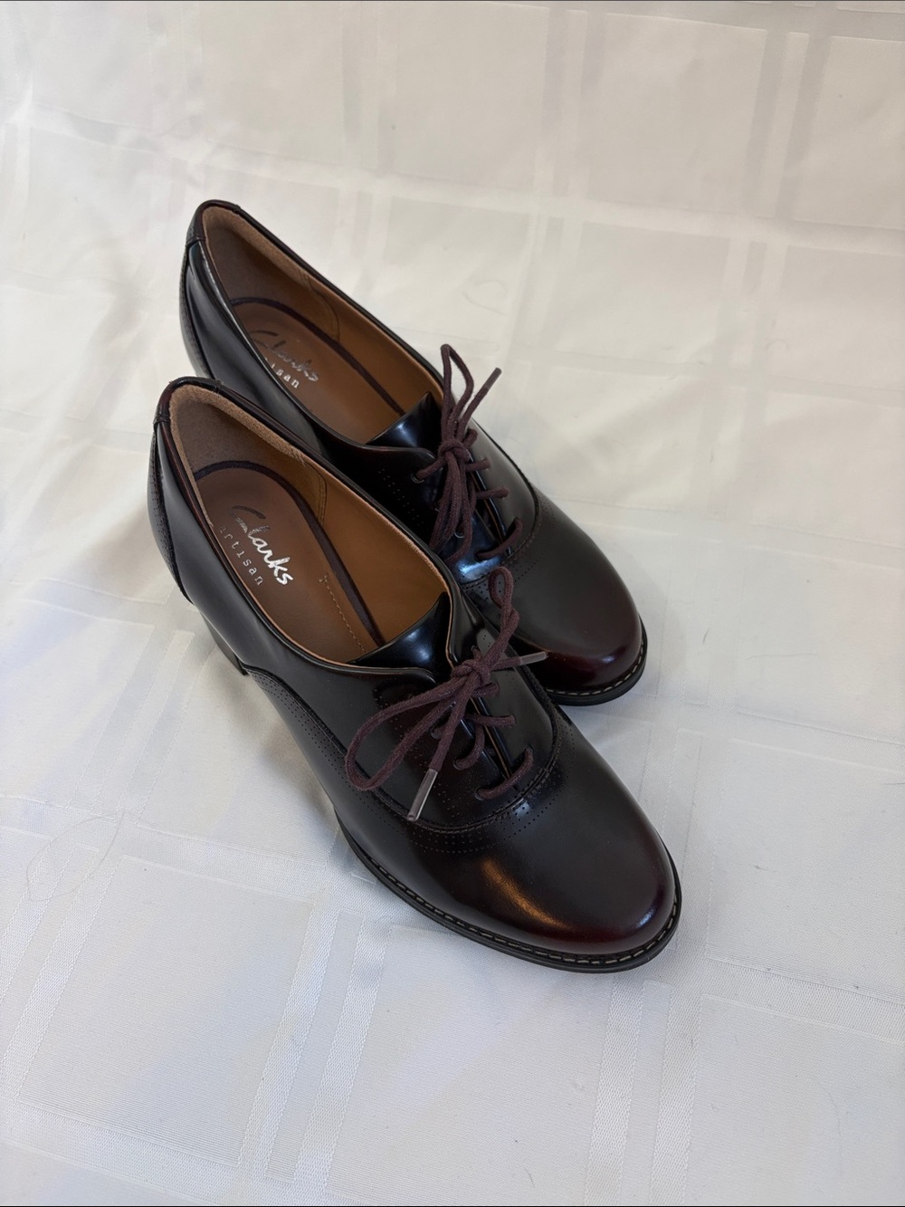 Clarks Women's Burgundy Leather Lace-Up Oxfords
